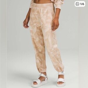 Lululemon LA Tapered Leg Jogger Size S/M